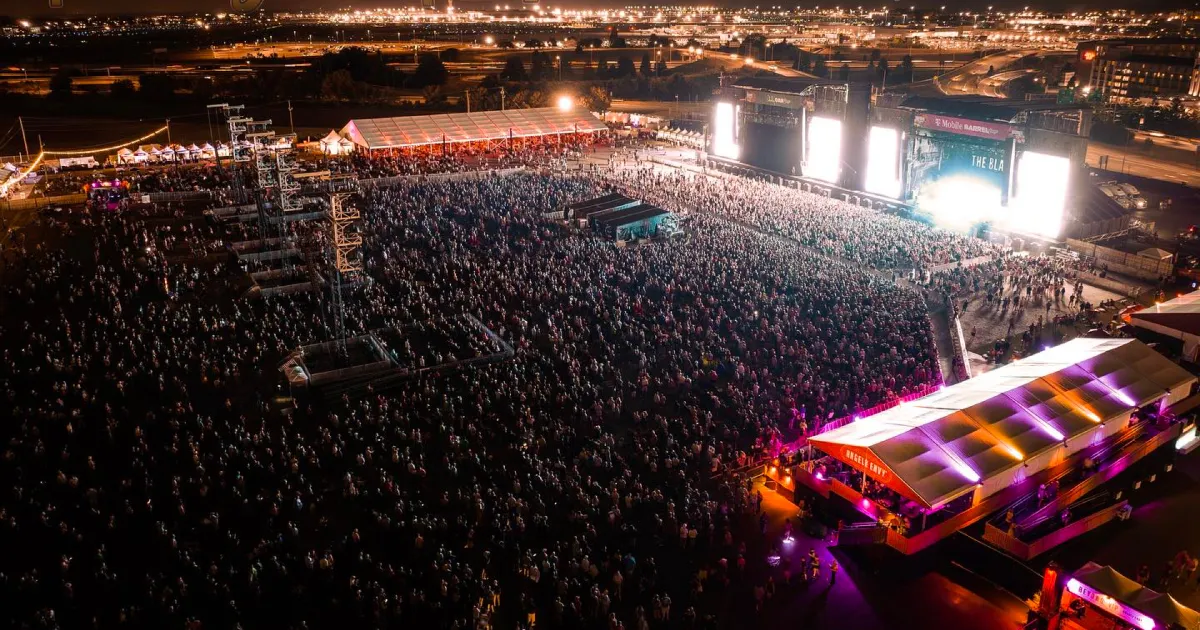 A massive crowd fills in Bourbon and Beyond.