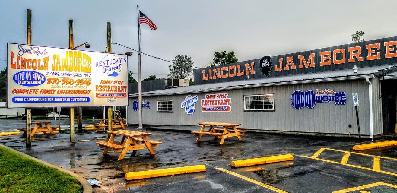 The exterior of the Lincoln Jamboree with picnic tables