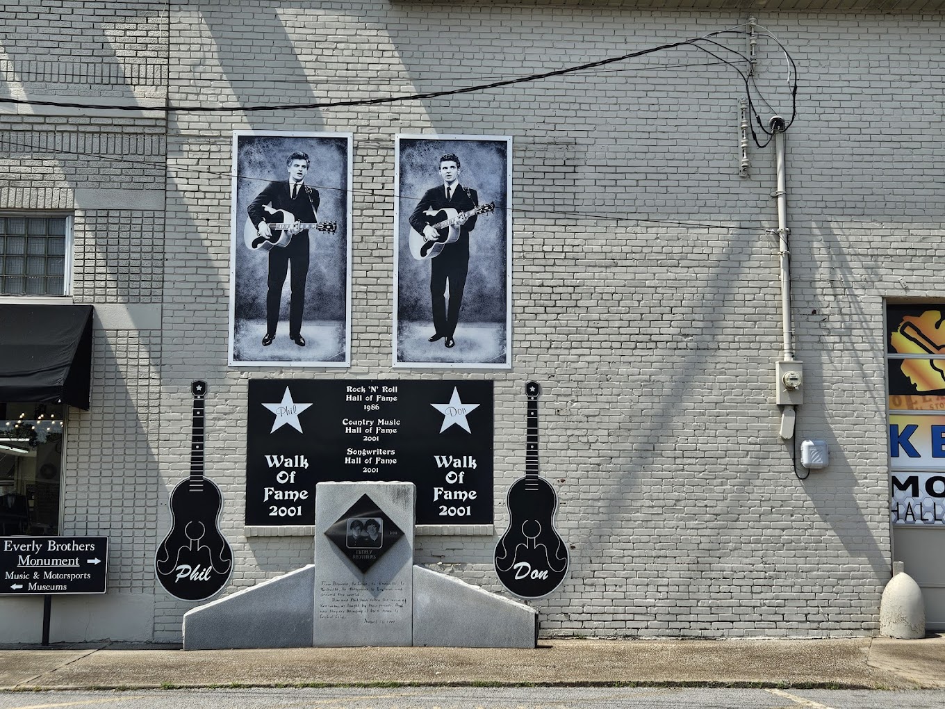 Everly Brothers Monument