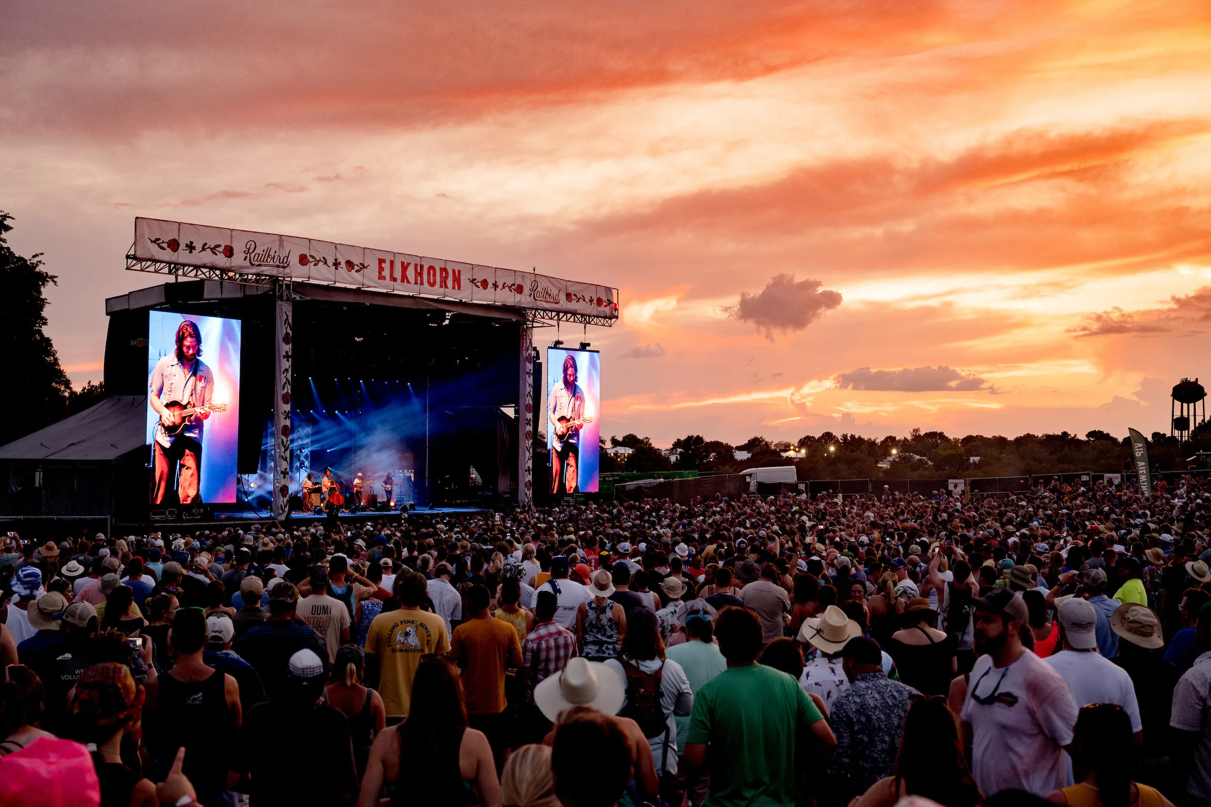 A sunset crowd at Railbird